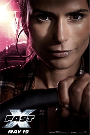 Купить яркий постер с актером Mia Toretto в киносериале "Форсаж 10" крупным планом за рулем