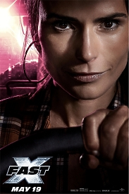 Купити яскравий постер з актором Mia Toretto у кіносеріалі "Форсаж 10" крупним планом за кермом